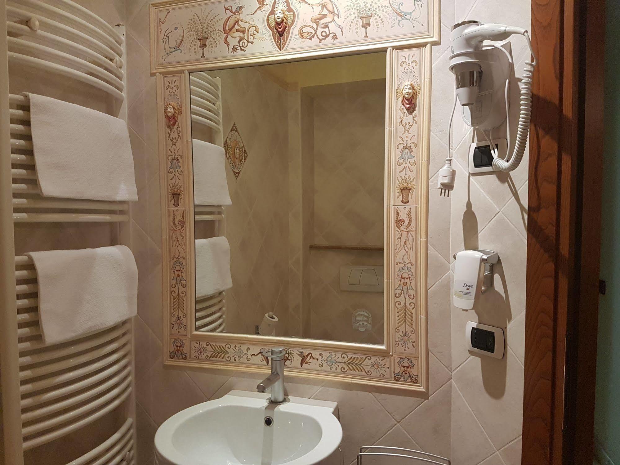 Hotel Ponte San Vittorino อัสซิซี ภายนอก รูปภาพ