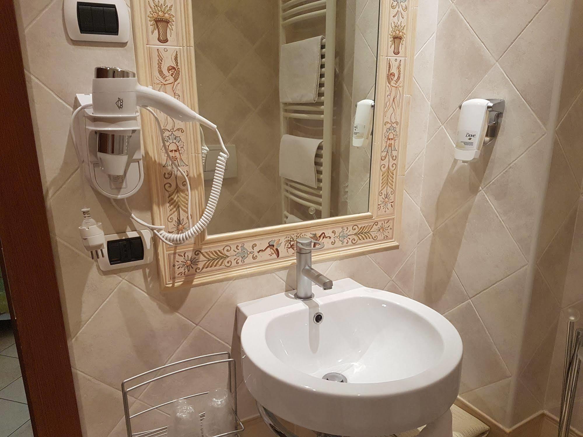 Hotel Ponte San Vittorino อัสซิซี ภายนอก รูปภาพ
