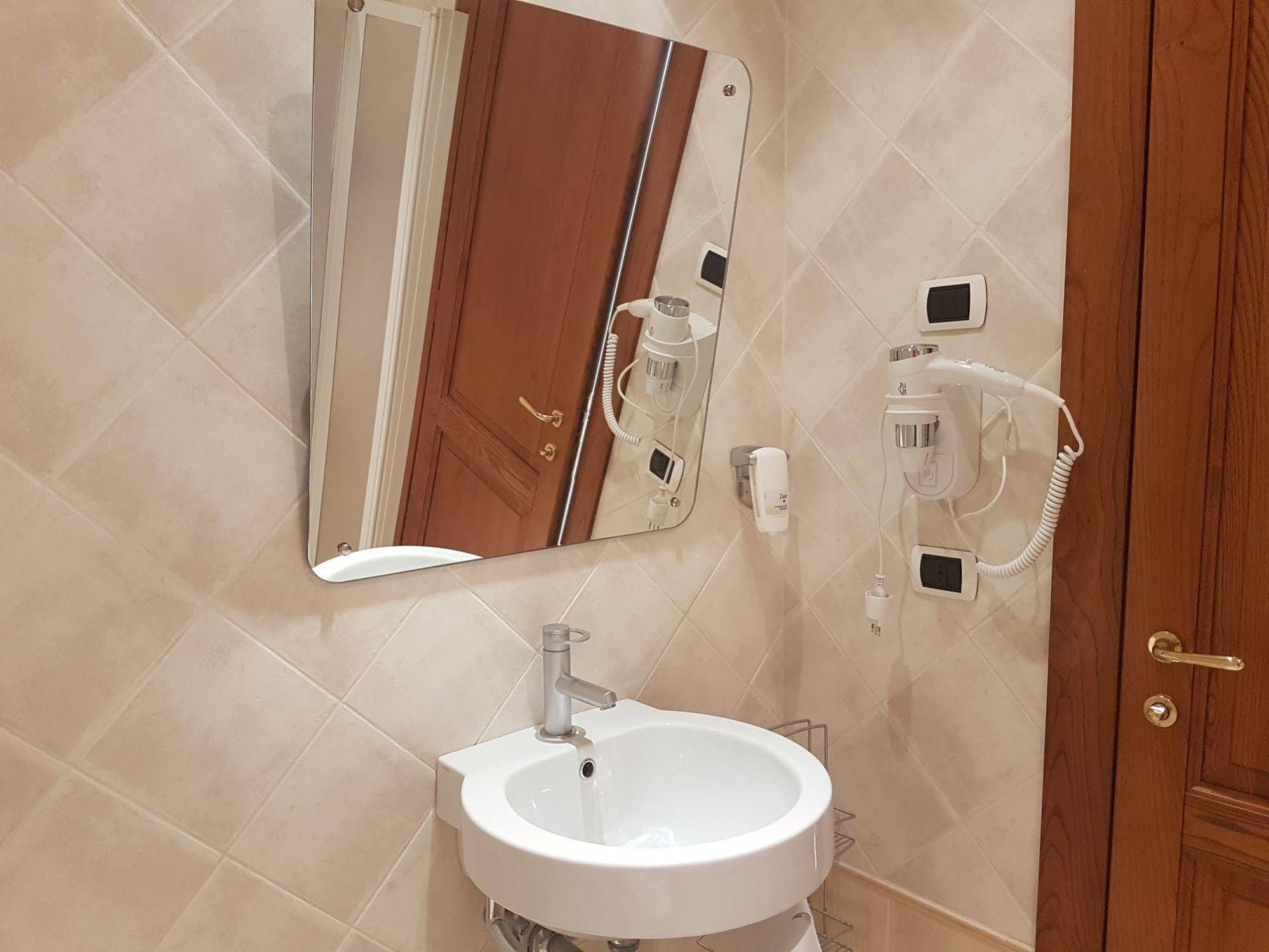 Hotel Ponte San Vittorino อัสซิซี ภายนอก รูปภาพ